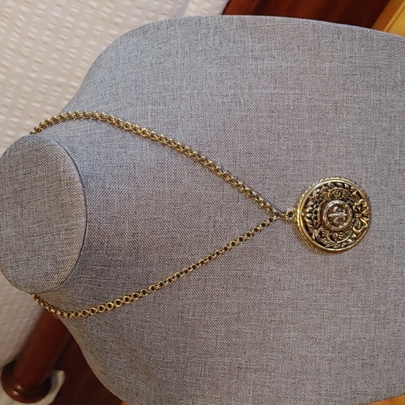 Vintage Signed Coro Fleur de Lis Pendant with Chain - Picture 2 of 7